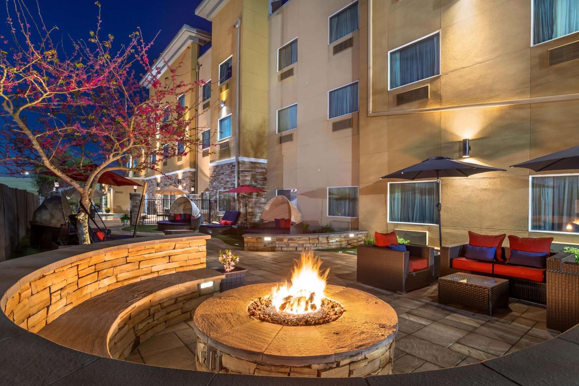 Best Western Plus Lake Jackson Inn & Suites Екстер'єр фото