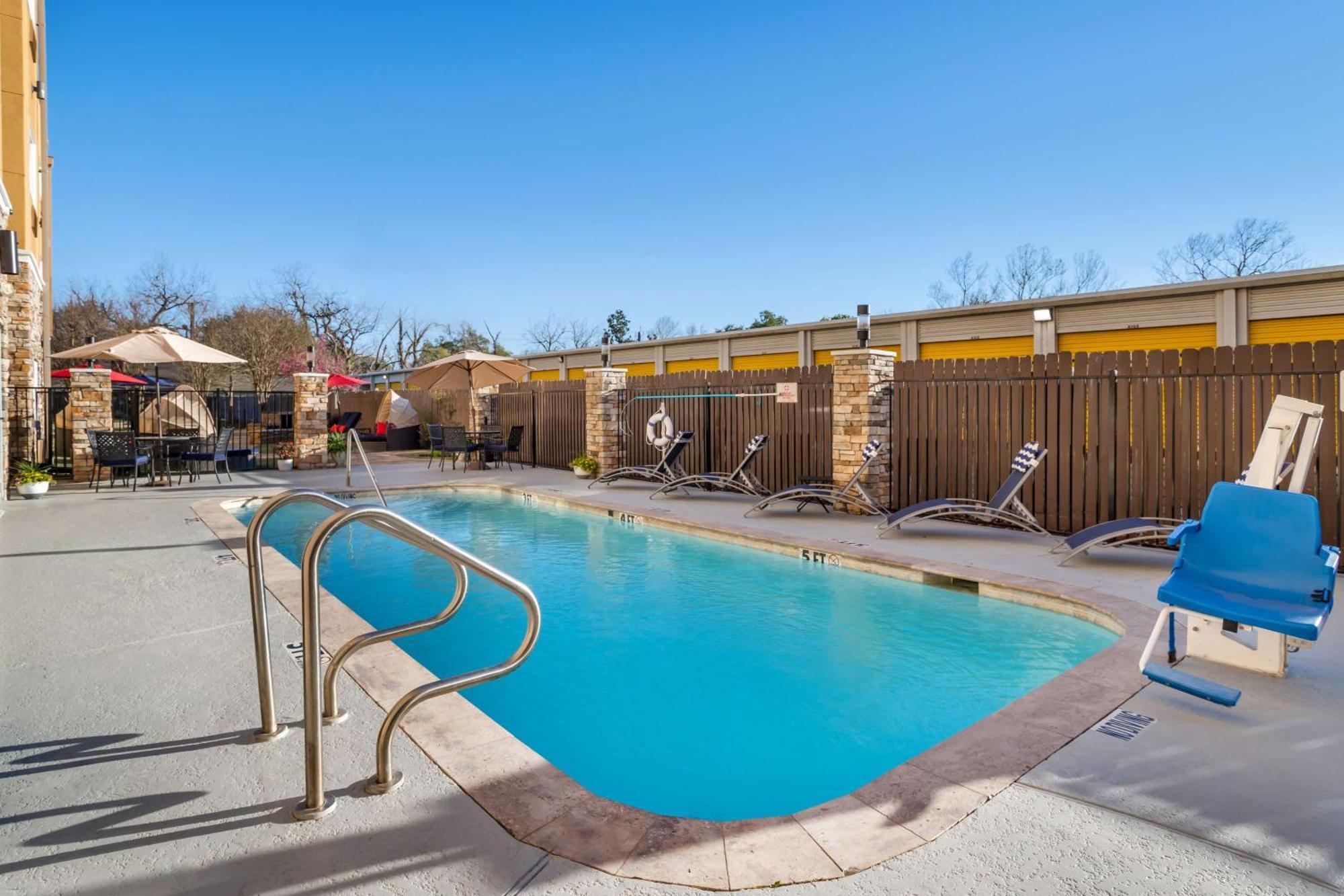 Best Western Plus Lake Jackson Inn & Suites Екстер'єр фото